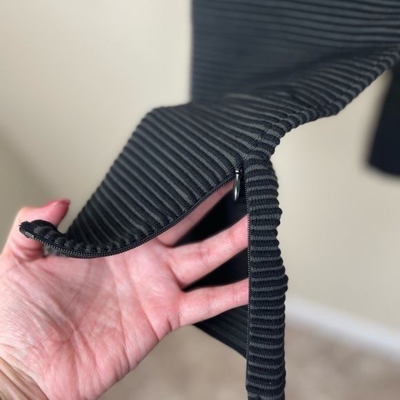 NWT‎ Good American Black Heavy Ribbed Wide Leg Pants Size 0 - Picture 4 of 7